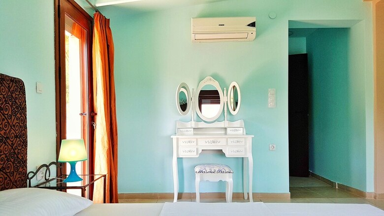 Bungalow White Apartments And Suites
