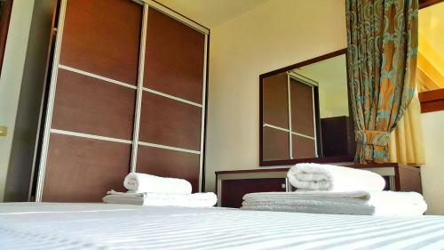 Bungalow White Apartments And Suites