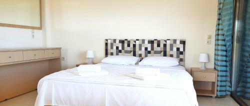 Bungalow White Apartments And Suites