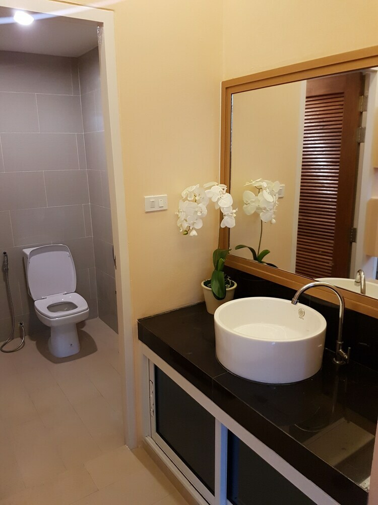 Hotel S.e.t Thanmongkol Residence