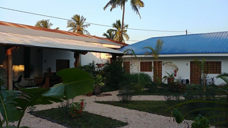 Hotel Nungwi House