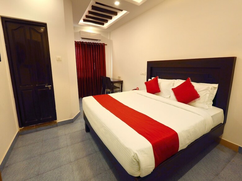Oyo 8964 Malabar Plaza Hotel