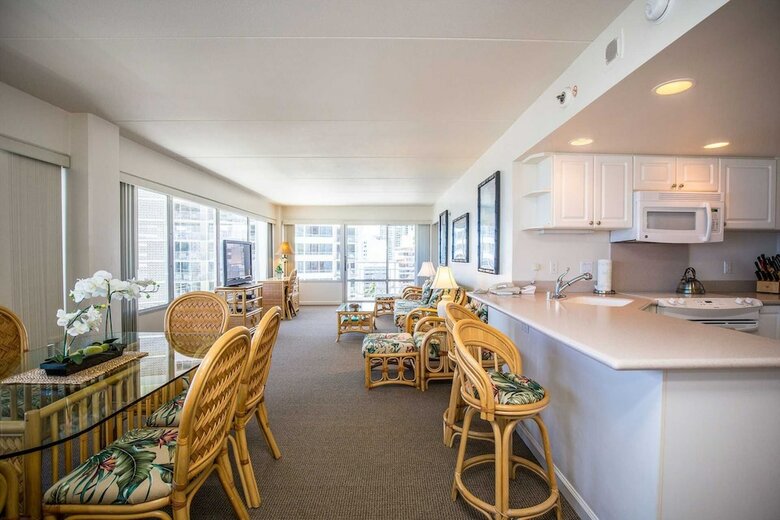 Ala Moana Condo 1777-4 By Redawning