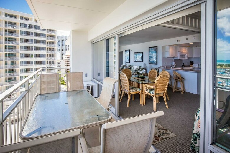 Ala Moana Condo 1777-4 By Redawning