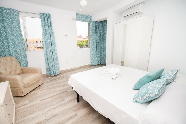 Modish 3 Bedroom Apartment In Malaga By La Recepci�n