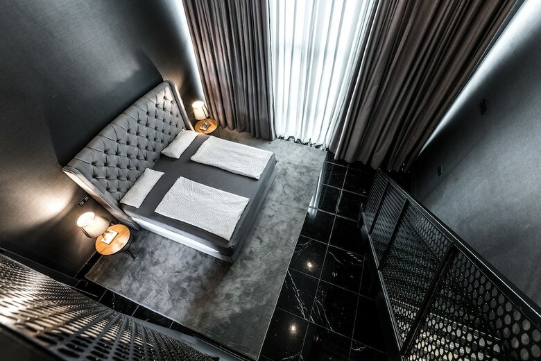 Hotel Black