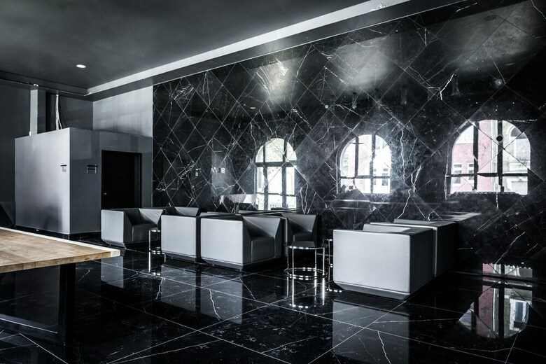 Hotel Black