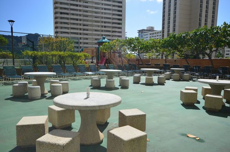 Waikiki Banyan #t1-910 By Redawning