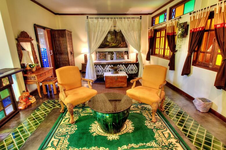 Baankeaw Huenkwan Boutique Hotel
