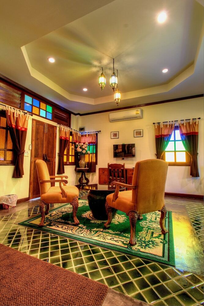 Baankeaw Huenkwan Boutique Hotel
