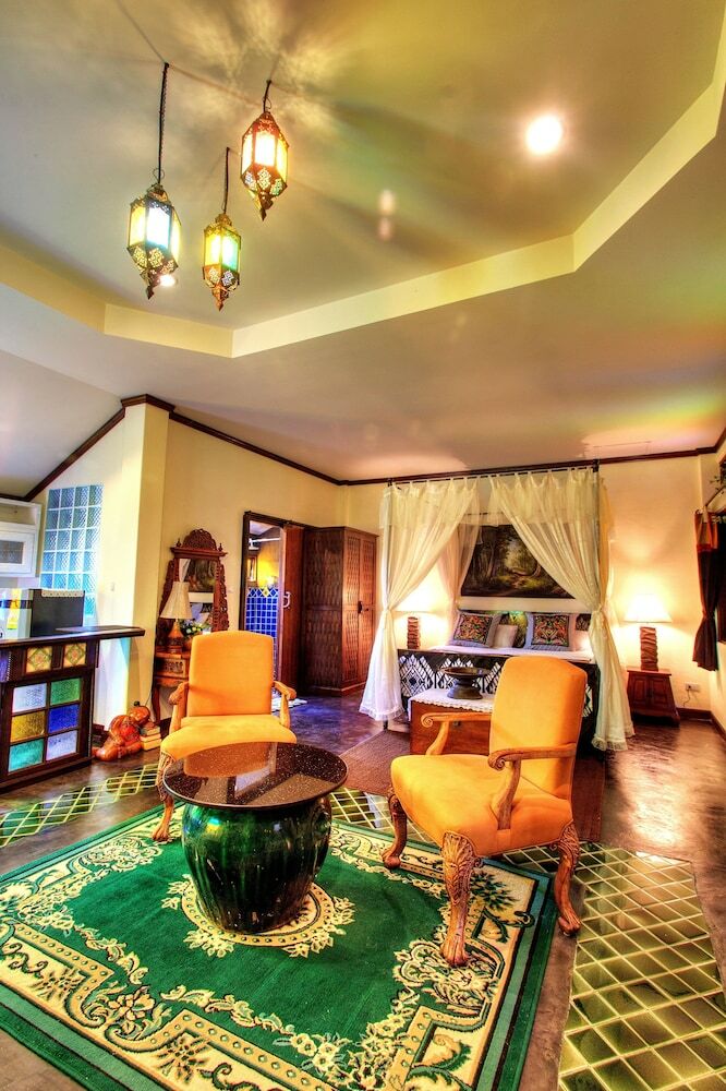 Baankeaw Huenkwan Boutique Hotel