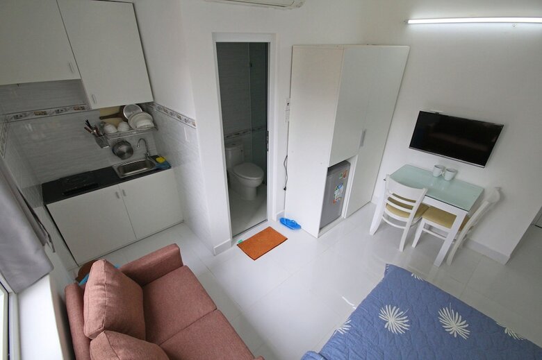 Smiley Apartment 9