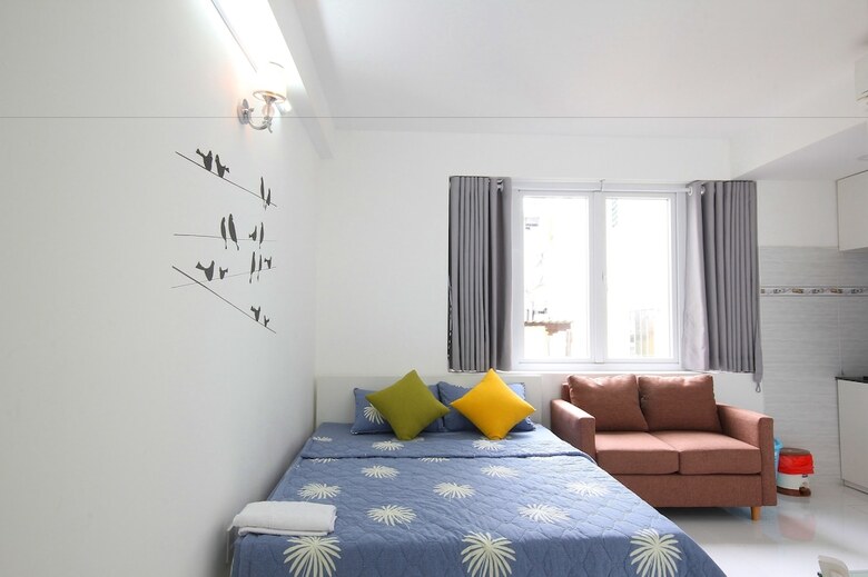 Smiley Apartment 9