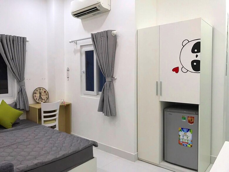 Smiley Apartment 9