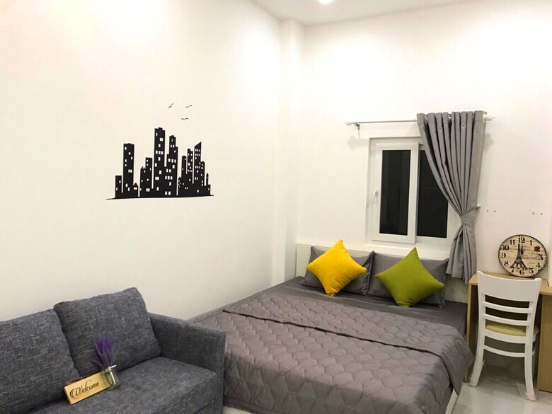 Smiley Apartment 9