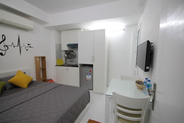 Smiley Apartment 9