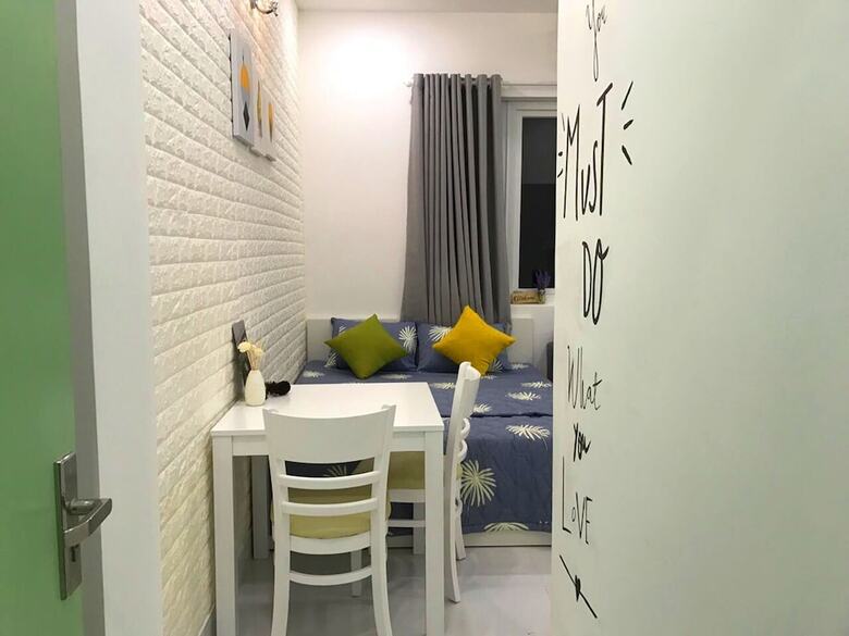 Smiley Apartment 9