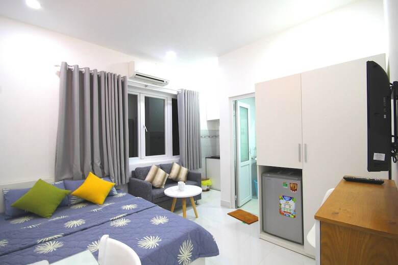 Smiley Apartment 9