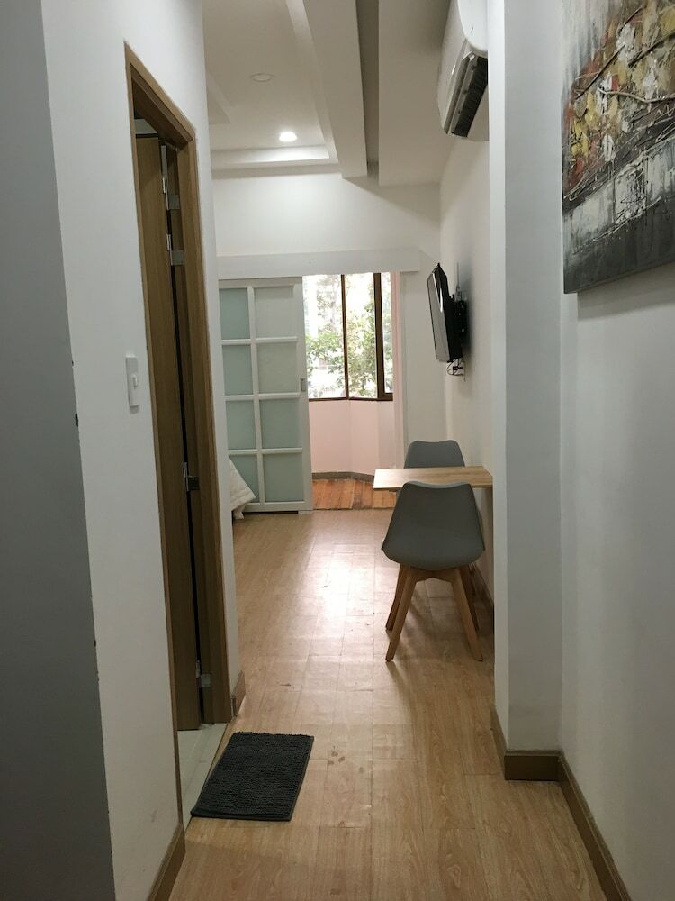 Smiley Apartment 11