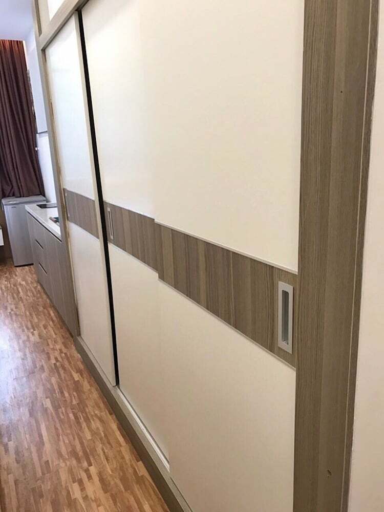 Smiley Apartment 11