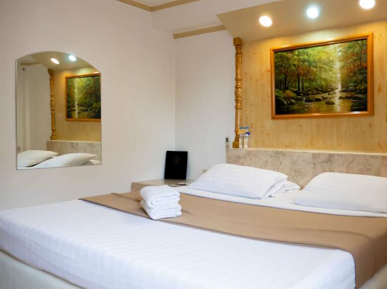Clarkton Hotel