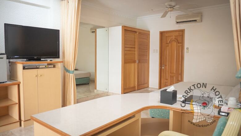 Clarkton Hotel