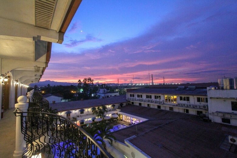 Clarkton Hotel