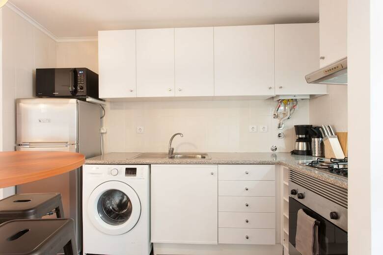 Moniz Studio Apartment - By Lu Holidays