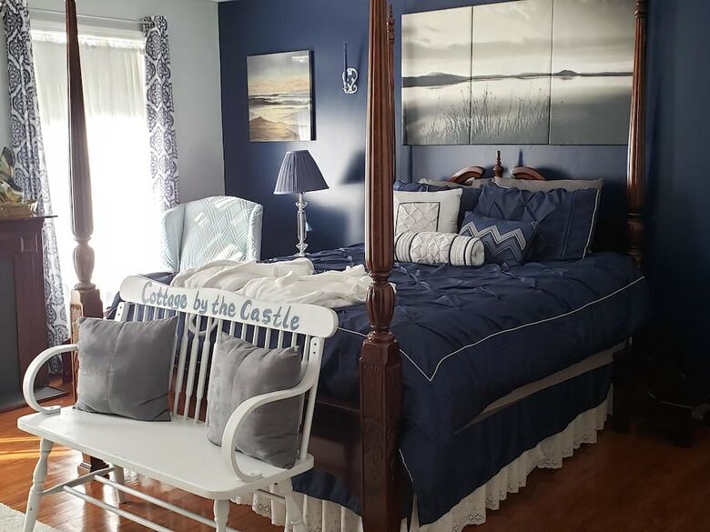 Bed & Breakfast Cottage By The Castle