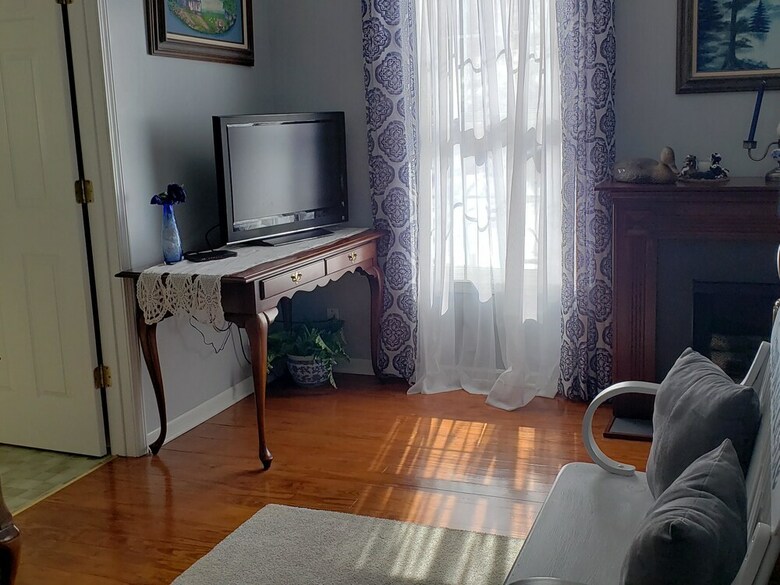 Bed & Breakfast Cottage By The Castle