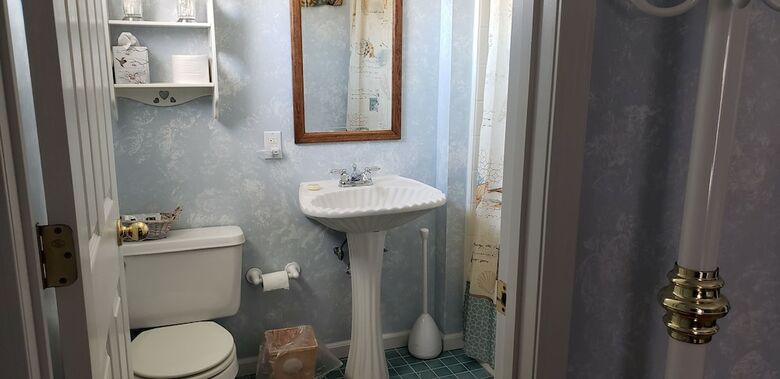 Bed & Breakfast Cottage By The Castle