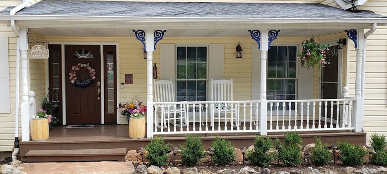 Bed & Breakfast Cottage By The Castle