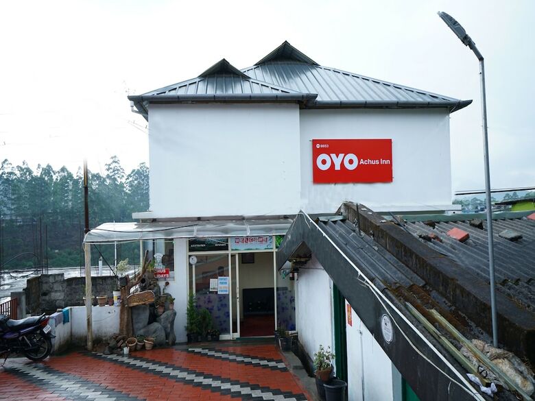 Oyo 8653 Hotel Achus Holidays