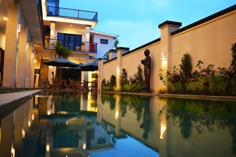 Hotel Tirtha Canggu Suites