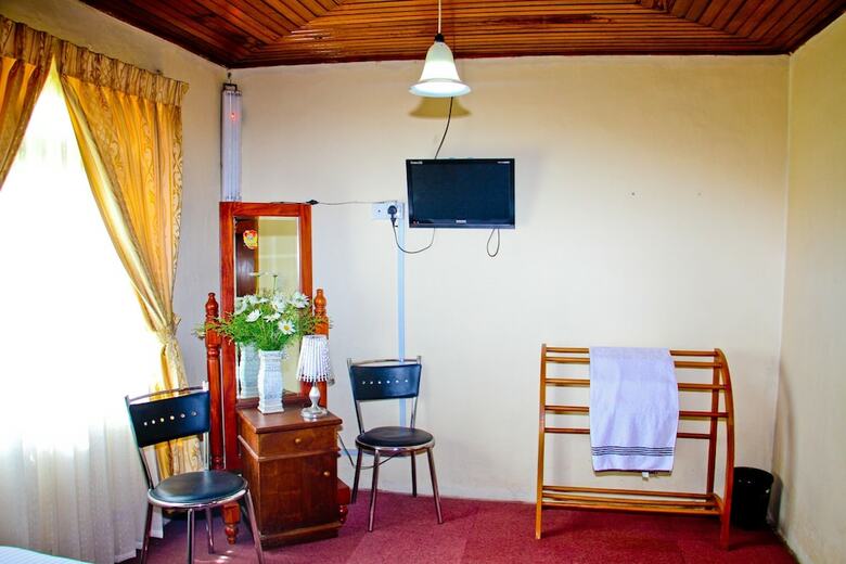 Hotel Chelthnam Bungalow