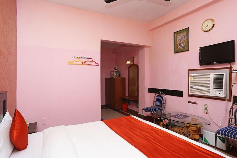 Oyo 6077 Hotel Ashraya