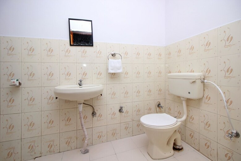 Hotel Oyo 8878 Chinar Lake View