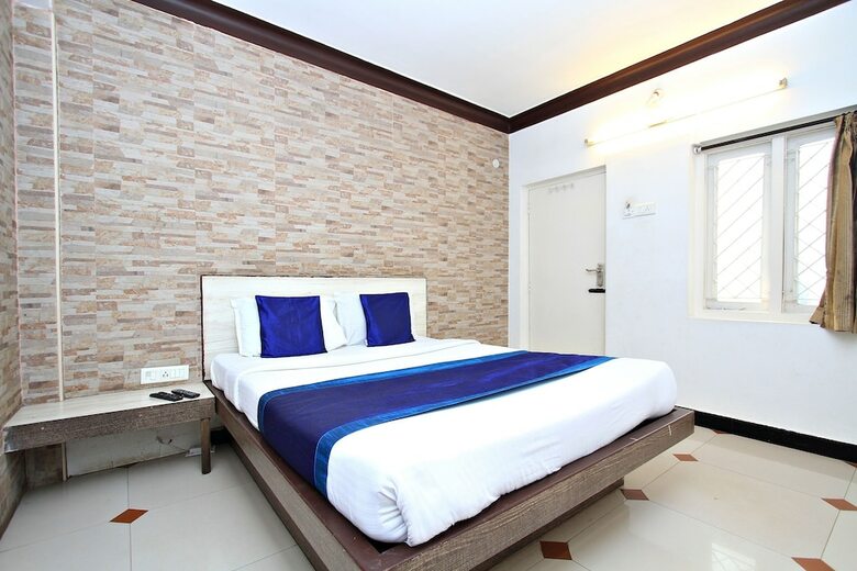 Oyo 8736 Hotel Pratham International