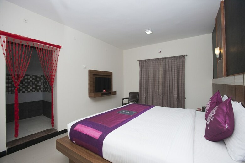 Oyo 8715 Hotel Nakshatra Grand