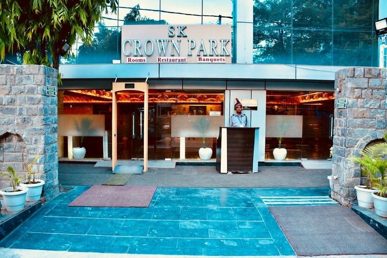Hotel S. K Crown Park Naraina