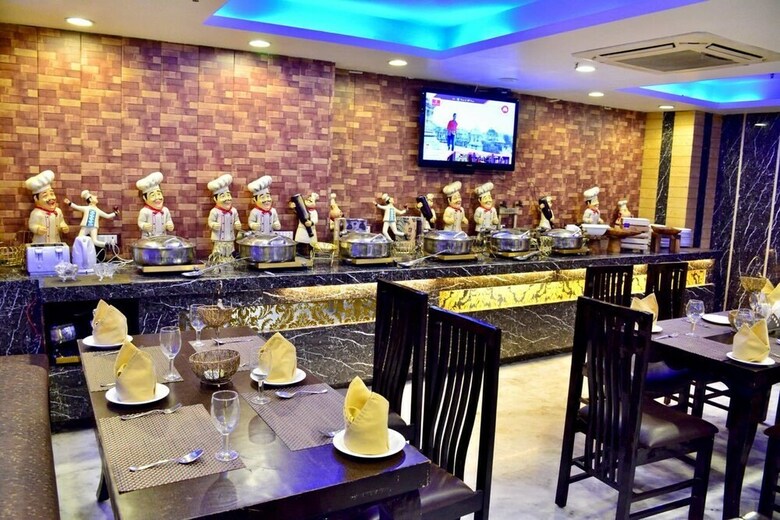 Hotel S. K Crown Park Naraina
