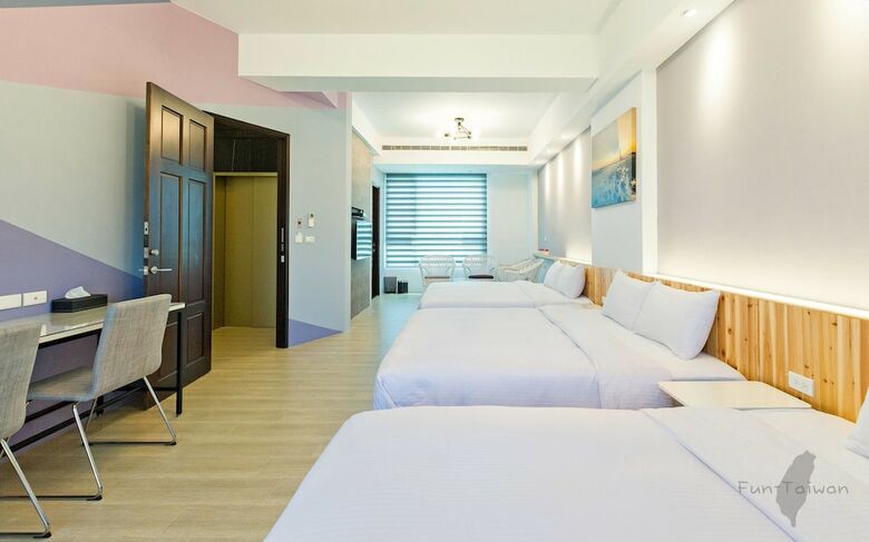 Hotel Overflight