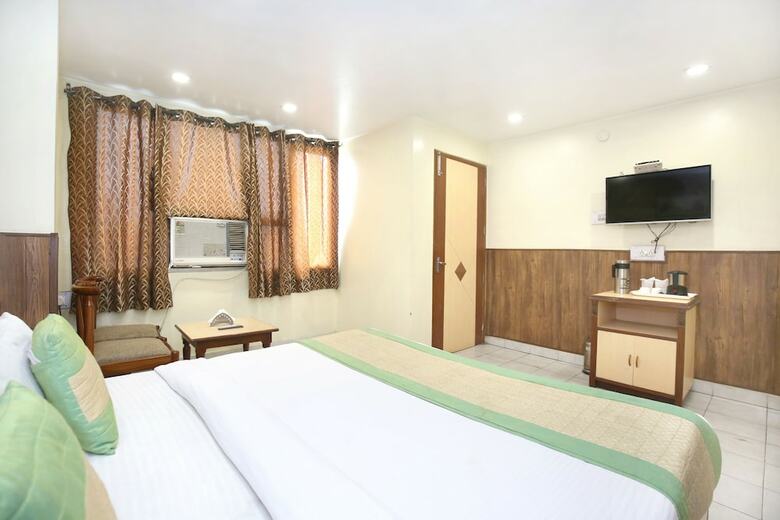 Oyo 7445 Hotel Amritsar Residency