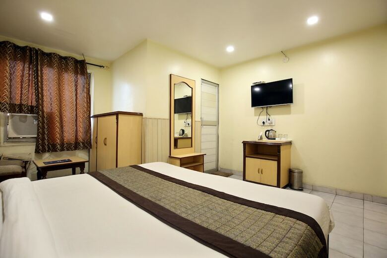 Oyo 7445 Hotel Amritsar Residency