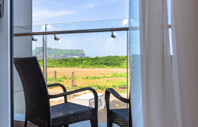 Thira Hotel