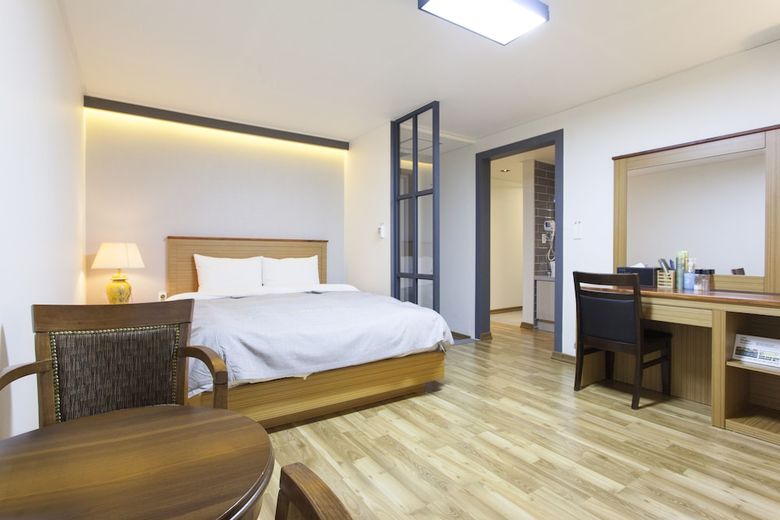 Gyeongpodae The Hotel Business