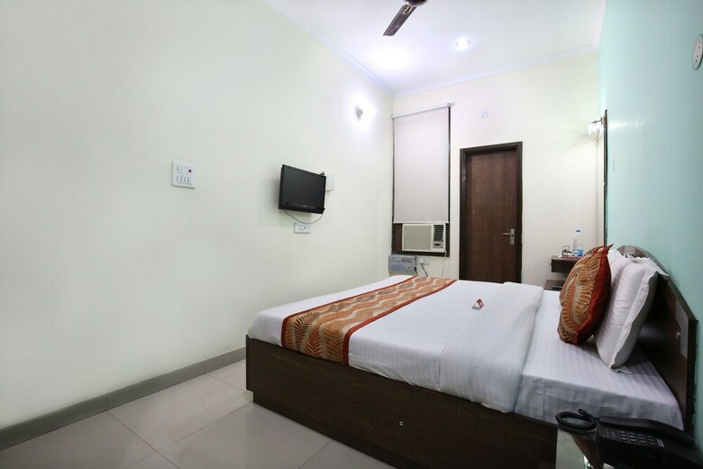 Oyo 9056 Hotel Holiday Comfort