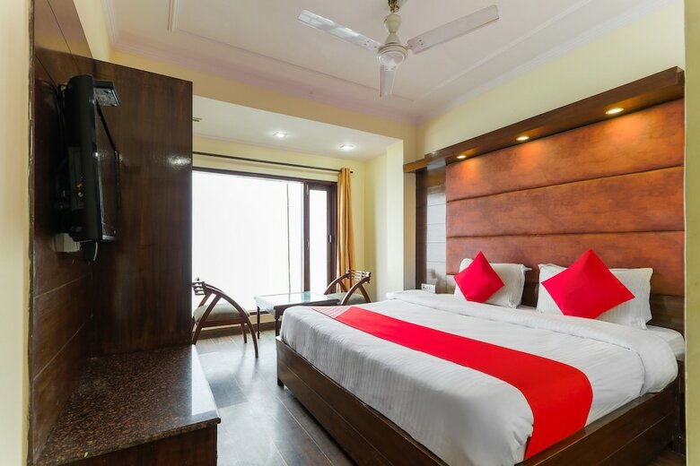 Oyo 7251 Hotel Palazzo