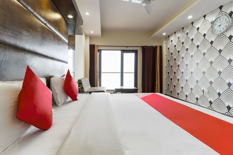 Oyo 7251 Hotel Palazzo