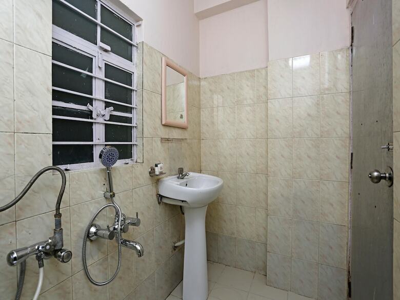 Hotel Oyo 4740 White Orchid